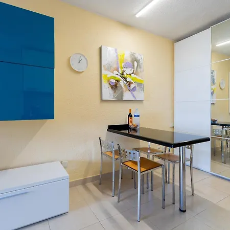 Beautiful With Sea View Apartament