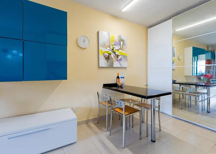 Beautiful With Sea View Апартаменти